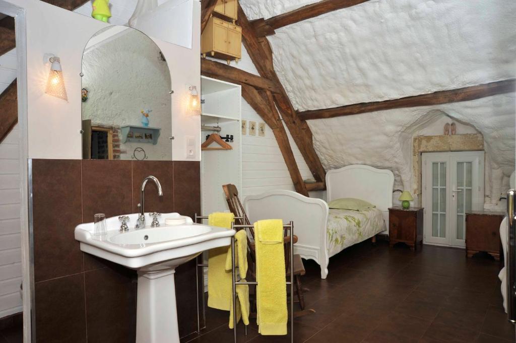 Chambres Et Tables D'Hotes Le Voriou Couddes Room photo